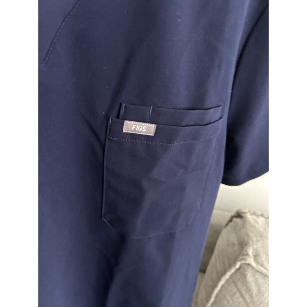 FIGS Technical Collection Navy Blue V-Neck Scrub Top Mens Large - Picture 2 of 9